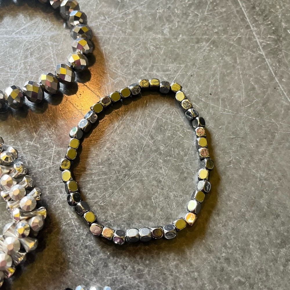 Bundle of 6 beaded unique bracelets metallic - Picture 5 of 13